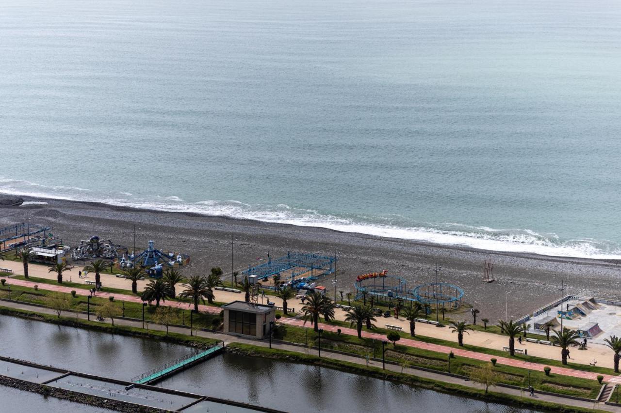 Appartement Sea Breeze In Batoumi Extérieur photo