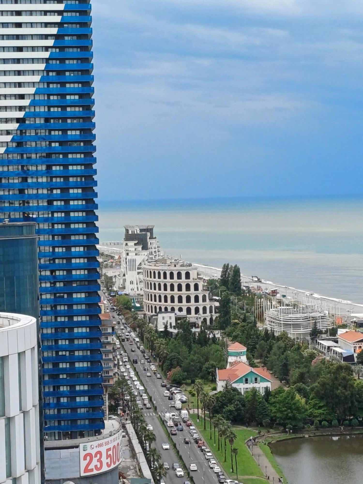 Appartement Sea Breeze In Batoumi Extérieur photo